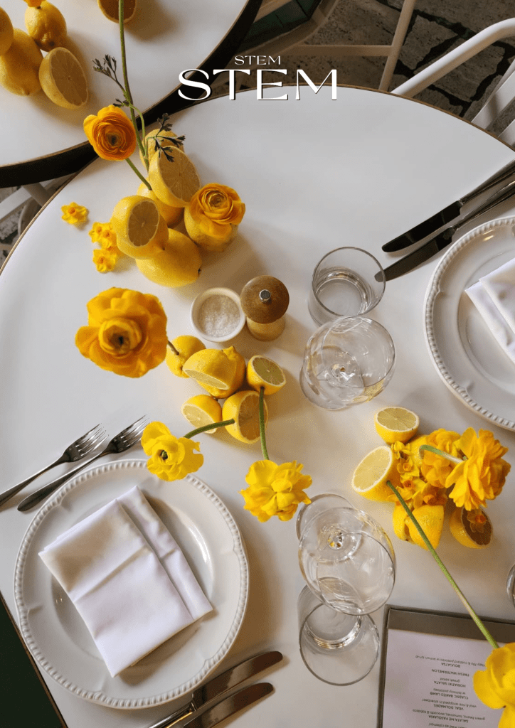 SIMPLE FLORAL STYLING THAT CREATES ATMOSPHERE